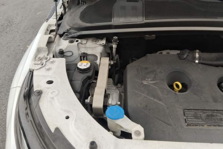 Used Land Rover Range Evoque 2017 2.0T SE Smart Glow Edition Engine Bay Right