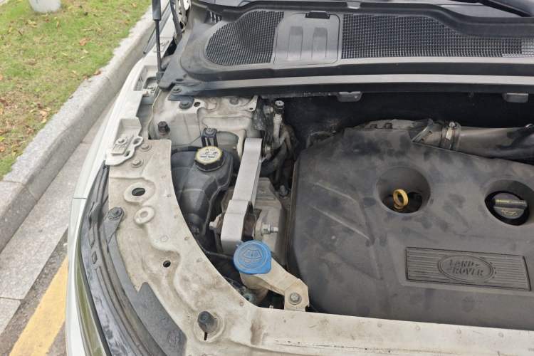 Used Land Rover Range Evoque 2017 2.0T Convertible Edition Engine Bay Right