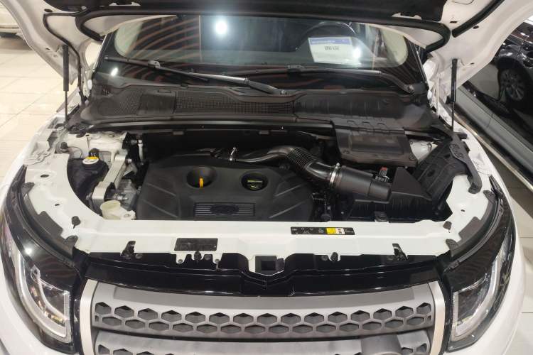 Used Land Rover Range Evoque 2017 2.0T SE Smart Glow Edition Engine Bay