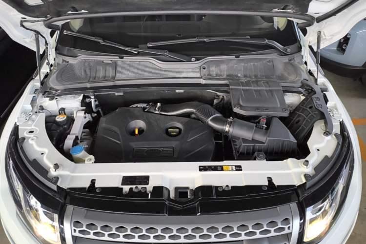 Used Land Rover Range Evoque 2017 2.0T SE Smart Glow Edition Engine Bay