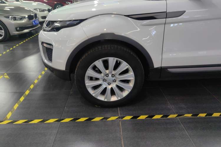 Used Land Rover Range Evoque 2017 2.0T SE Smart Glow Edition Exterior 4