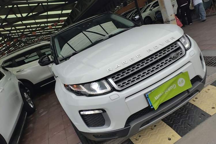 Used Land Rover Range Evoque 2017 2.0T British-Style Prestige Edition Front Right 45 Deg