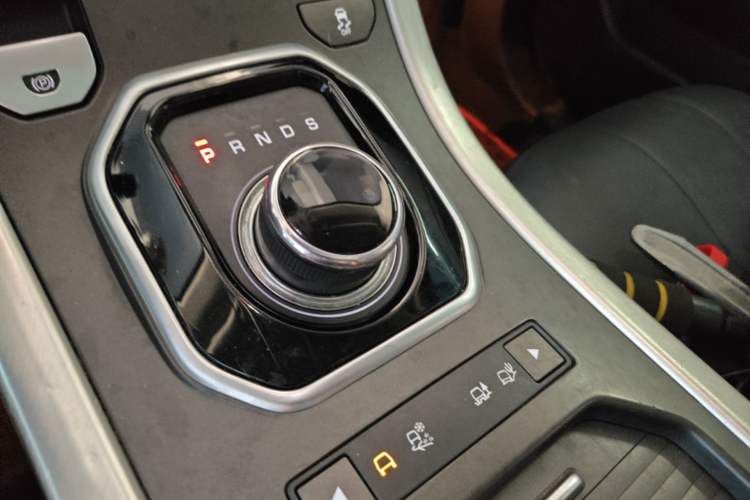 Used Land Rover Range Evoque 2017 2.0T PURE Style Edition Gear Lever