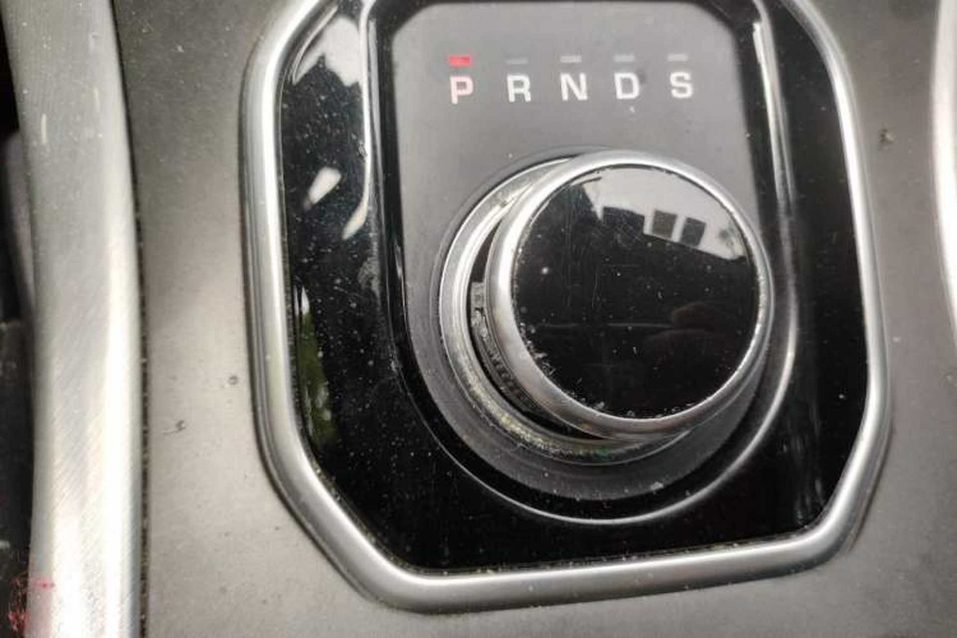 Used Land Rover Range Evoque 2017 2.0T PURE Style Edition Gear Lever