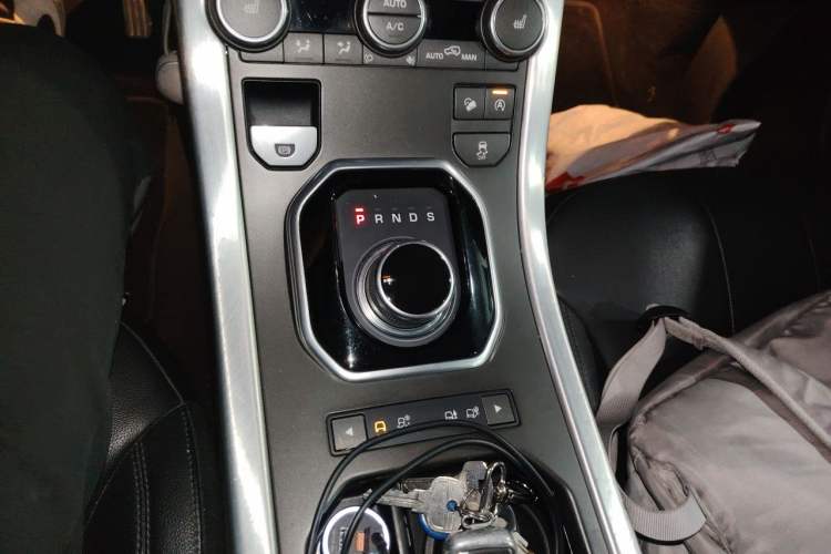 Used Land Rover Range Evoque 2017 2.0T PURE Style Edition Gear Lever