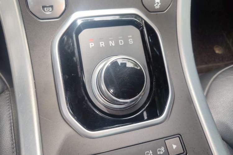 Used Land Rover Range Evoque 2017 2.0T PURE Style Edition Gear Lever