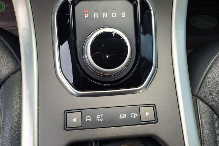 Used Land Rover Range Evoque 2017 2.0T PURE Style Edition Gear Lever