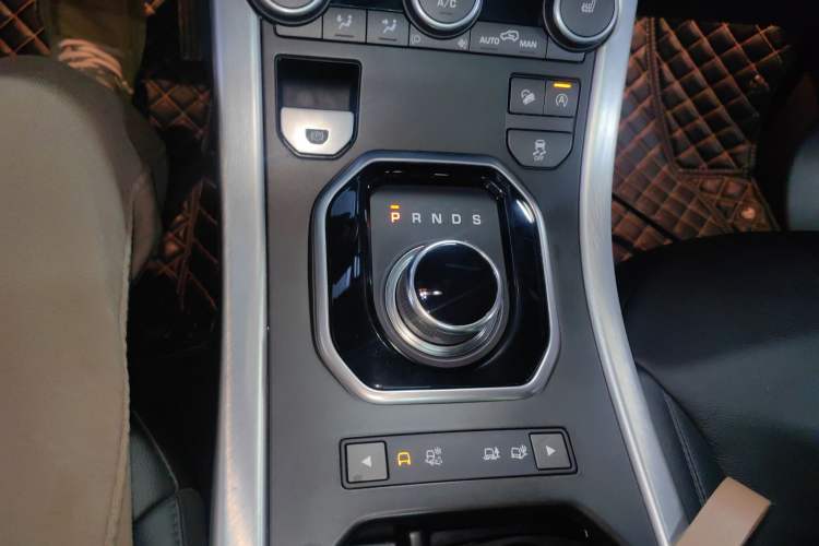 Used Land Rover Range Evoque 2017 2.0T SE Smart Glow Edition Gear Lever