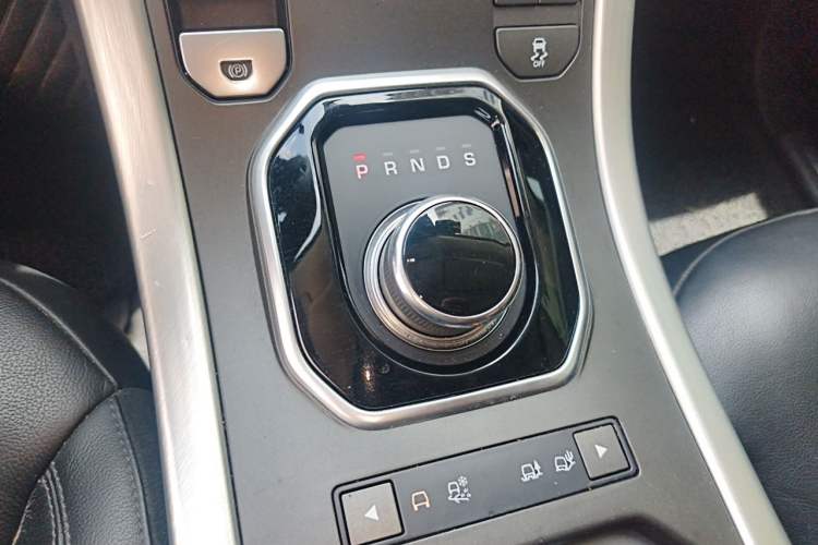 Used Land Rover Range Evoque 2017 2.0T SE Smart Glow Edition Gear Lever