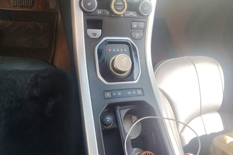 Used Land Rover Range Evoque 2017 2.0T SE Smart Glow Edition Gear Lever