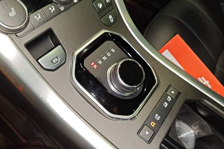 Used Land Rover Range Evoque 2017 2.0T SE PLUS Smart Enjoyment Edition Gear Lever