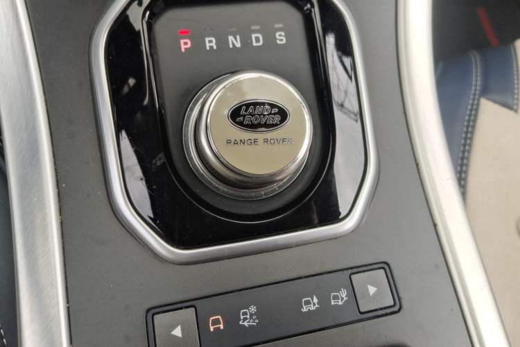 Used Land Rover Range Evoque 2017 2.0T SE Smart Glow Edition Gear Lever
