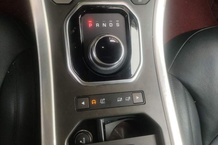 Used Land Rover Range Evoque 2017 2.0T PURE Style Edition Gear Lever