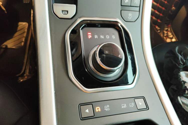 Used Land Rover Range Evoque 2017 2.0T PURE Style Edition Gear Lever