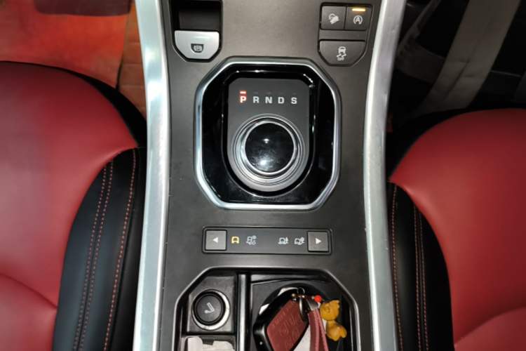 Used Land Rover Range Evoque 2017 2.0T PURE Style Edition Gear Lever