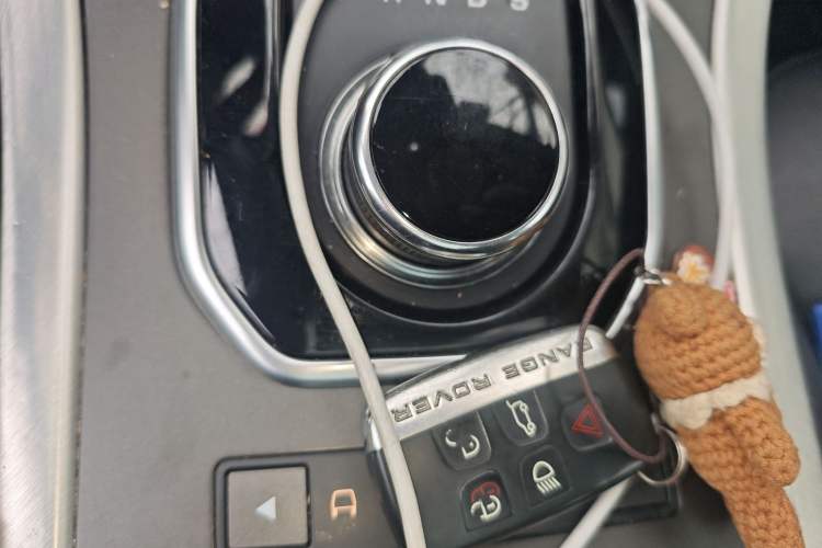 Used Land Rover Range Evoque 2017 2.0T PURE Style Edition Gear Lever