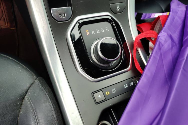 Used Land Rover Range Evoque 2017 2.0T SE Smart Glow Edition Gear Lever