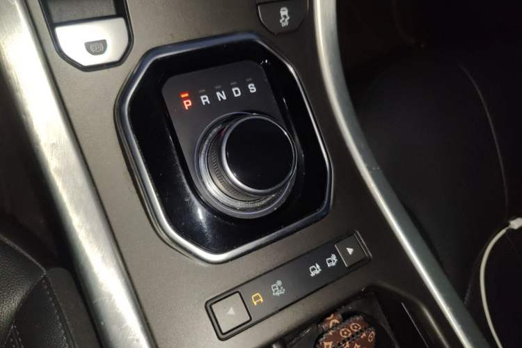 Used Land Rover Range Evoque 2017 2.0T SE Smart Glow Edition Gear Lever