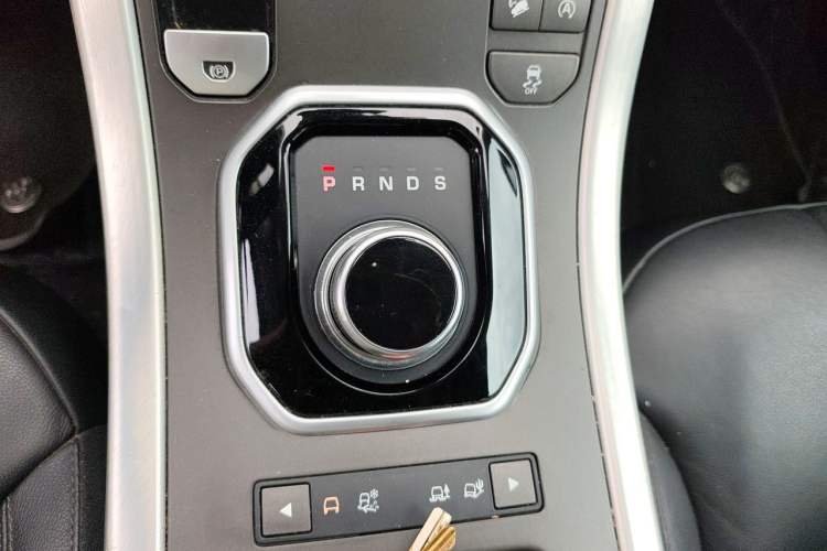 Used Land Rover Range Evoque 2017 2.0T SE Smart Glow Edition Gear Lever