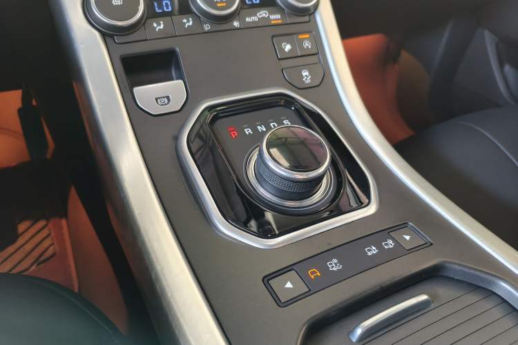 Used Land Rover Range Evoque 2017 2.0T SE Smart Glow Edition Gear Lever