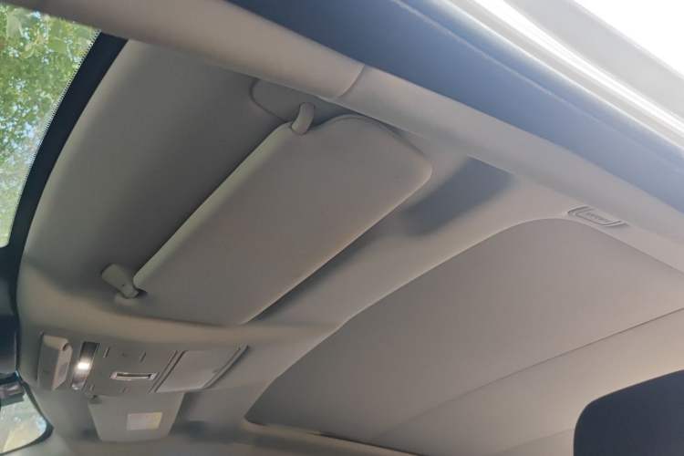 Used Land Rover Range Evoque 2017 2.0T SE Smart Glow Edition Headliner