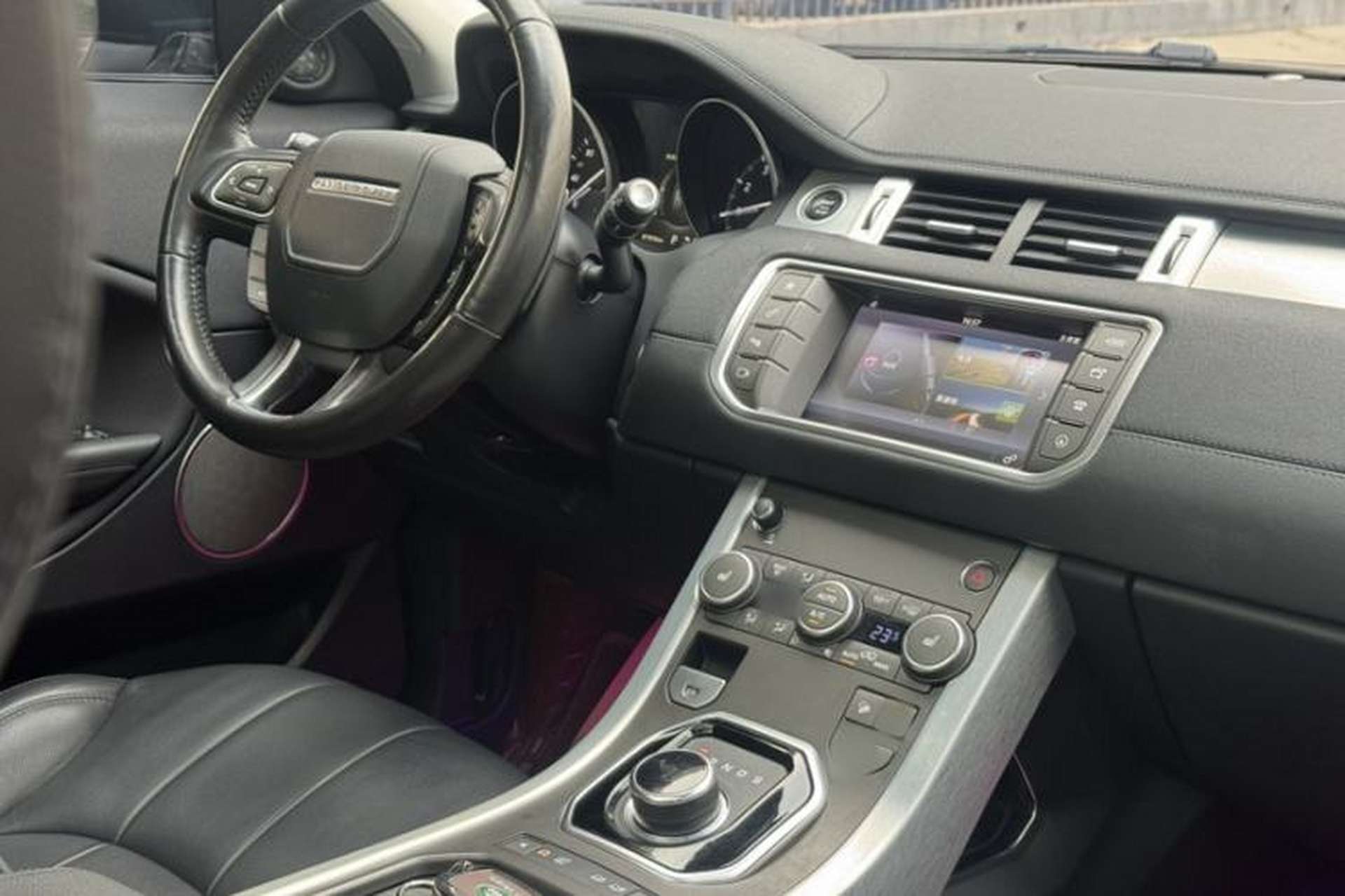 Used Land Rover Range Evoque 2017 2.0T SE Smart Glow Edition Interior 1