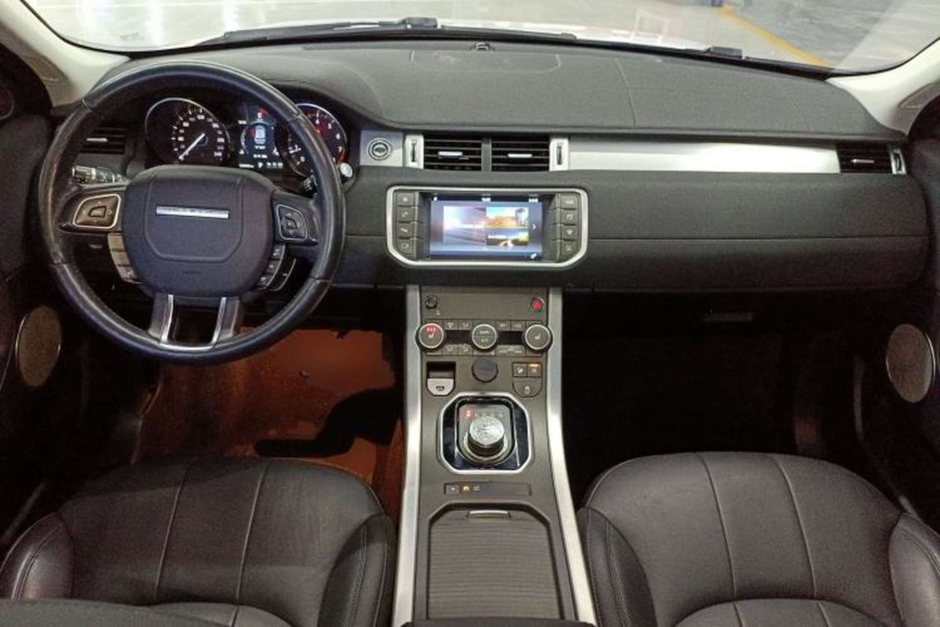 Used Land Rover Range Evoque 2017 2.0T SE Smart Glow Edition Interior 2