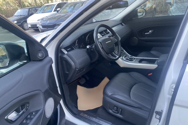 Used Land Rover Range Evoque 2017 2.0T SE Smart Glow Edition Interior 2