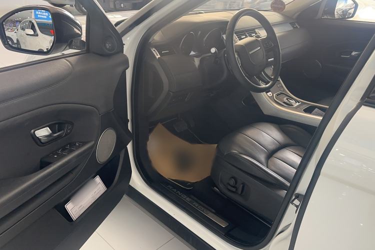 Used Land Rover Range Evoque 2017 2.0T SE Smart Glow Edition Interior 2