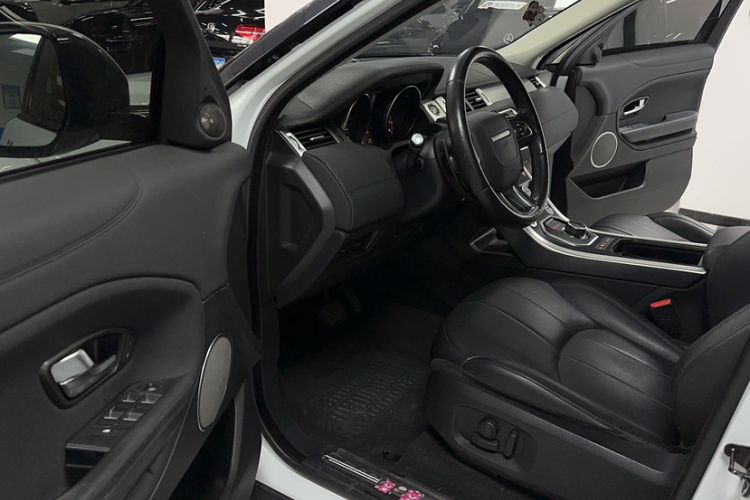 Used Land Rover Range Evoque 2017 2.0T SE Smart Glow Edition Interior 3
