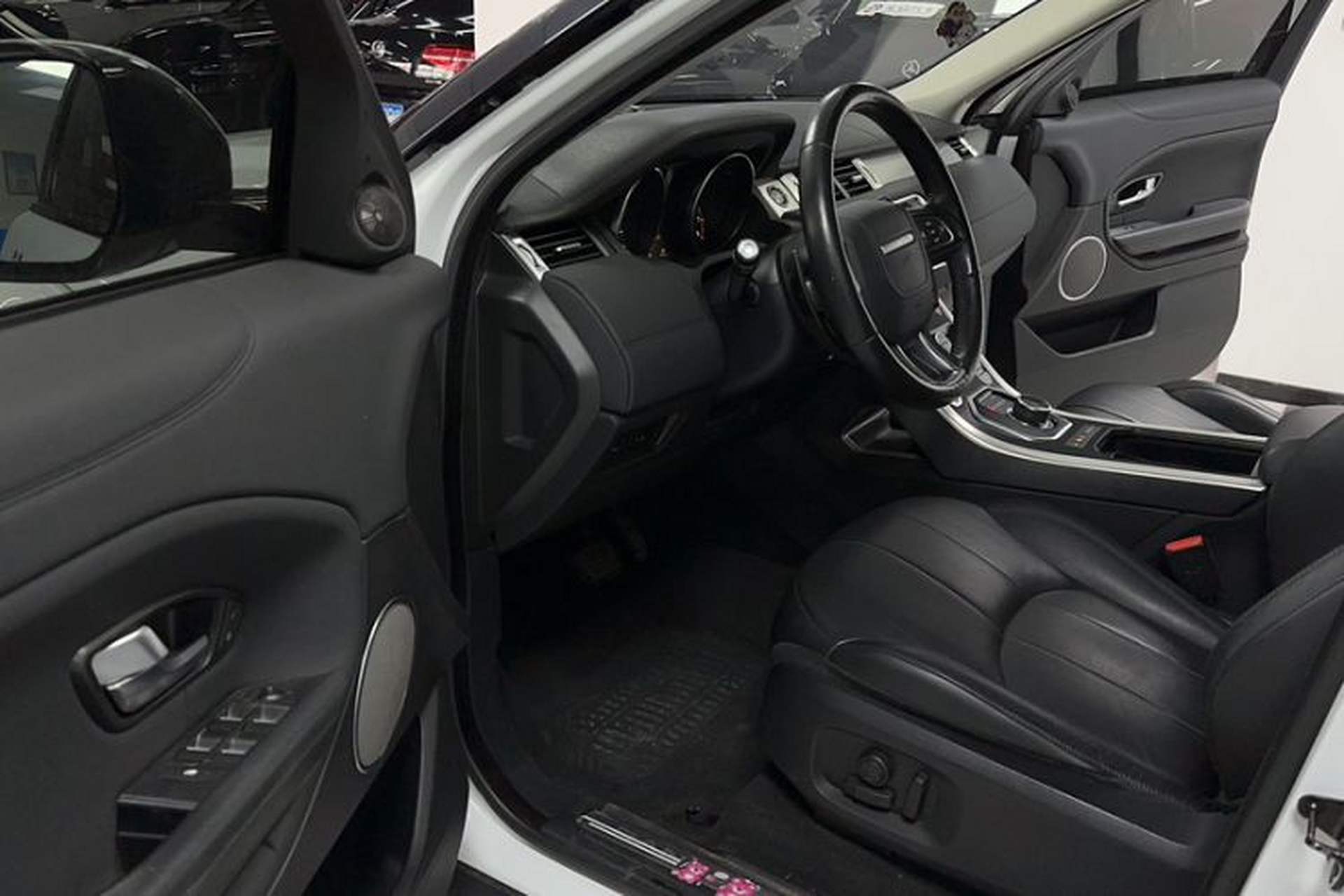 Used Land Rover Range Evoque 2017 2.0T SE Smart Glow Edition Interior 3