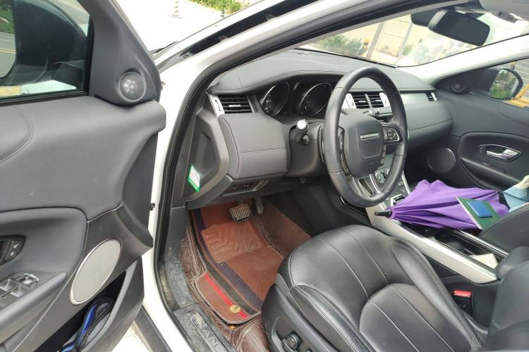 Used Land Rover Range Evoque 2017 2.0T SE Smart Glow Edition Interior 3