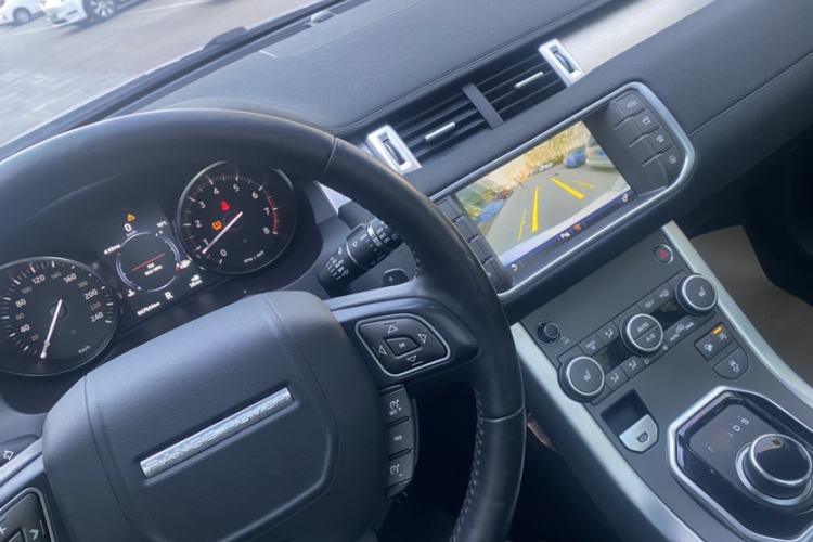 Used Land Rover Range Evoque 2017 2.0T SE Smart Glow Edition Interior 3