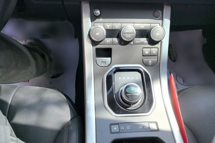 Used Land Rover Range Evoque 2017 2.0T PURE Style Edition Interior 4