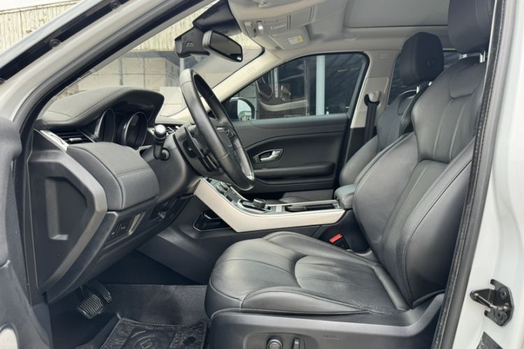 Used Land Rover Range Evoque 2017 2.0T SE Smart Glow Edition Interior 4