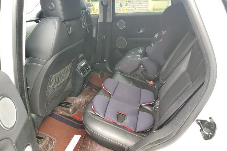 Used Land Rover Range Evoque 2017 2.0T SE Smart Glow Edition Interior 4