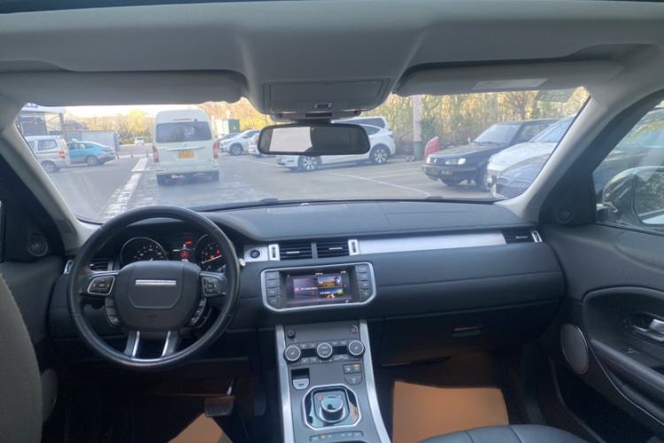 Used Land Rover Range Evoque 2017 2.0T SE Smart Glow Edition Interior 5