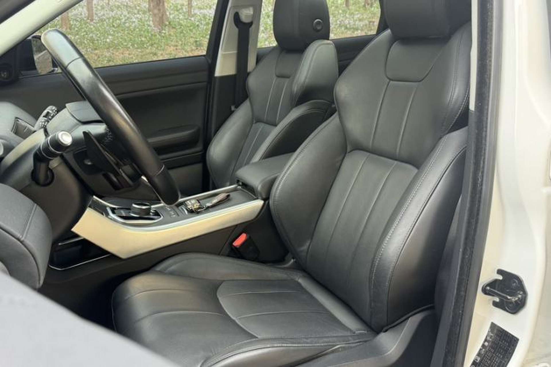 Used Land Rover Range Evoque 2017 2.0T SE Smart Glow Edition Interior 6