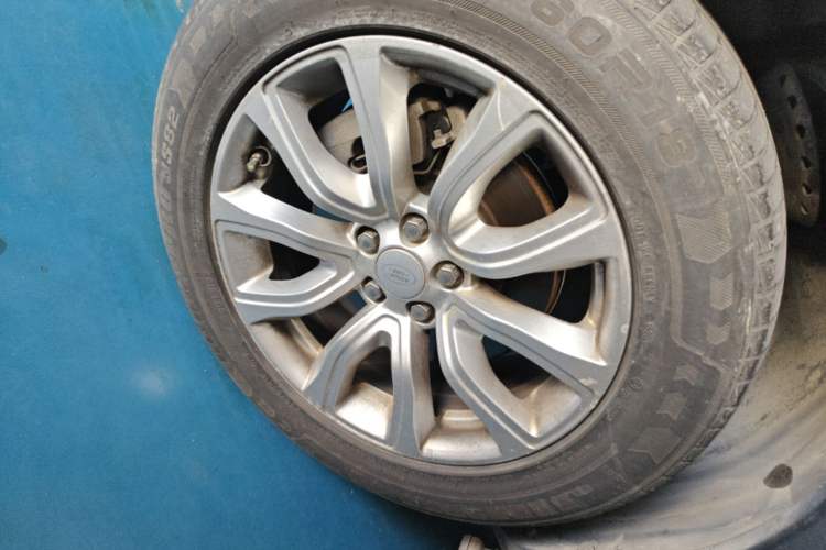 Used Land Rover Range Evoque 2017 2.0T PURE Style Edition Left Front Wheel Hub
