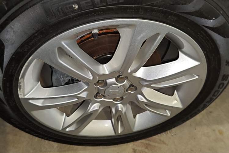 Used Land Rover Range Evoque 2017 2.0T SE PLUS Smart Enjoyment Edition Left Front Wheel Hub