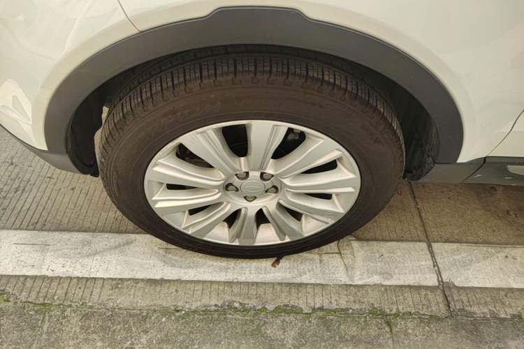 Used Land Rover Range Evoque 2017 2.0T SE Smart Glow Edition Left Front Wheel Hub