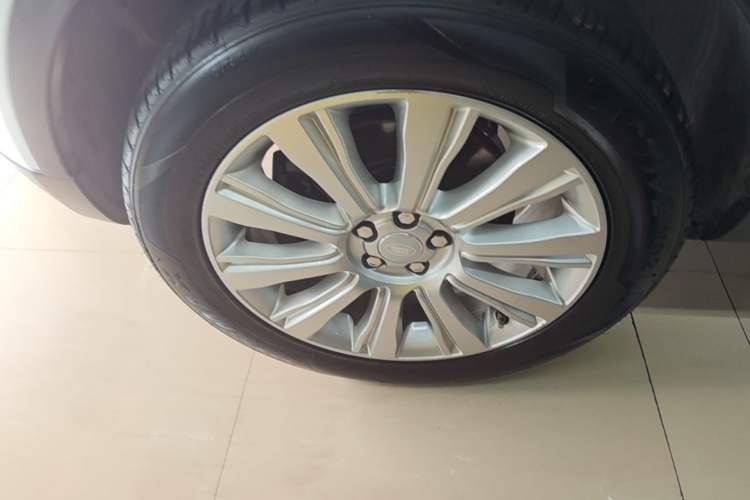 Used Land Rover Range Evoque 2017 2.0T SE Smart Glow Edition Left Front Wheel Hub