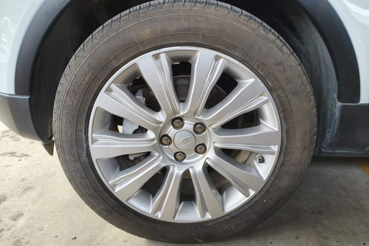 Used Land Rover Range Evoque 2017 2.0T SE Smart Glow Edition Left Front Wheel Hub