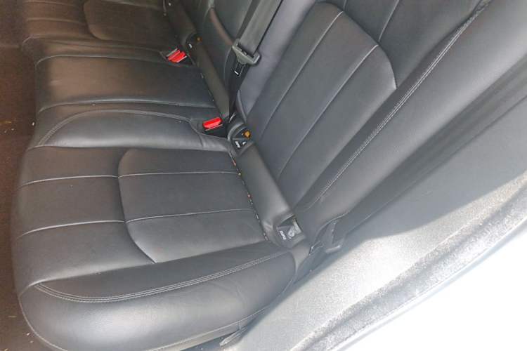 Used Land Rover Range Evoque 2017 2.0T SE Smart Glow Edition Left Rear Seat