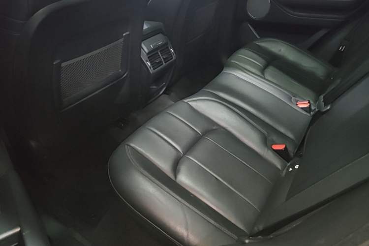 Used Land Rover Range Evoque 2017 2.0T British-Style Prestige Edition Left Rear Seat