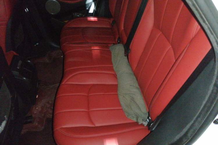 Used Land Rover Range Evoque 2017 2.0T SE Smart Glow Edition Left Rear Seat