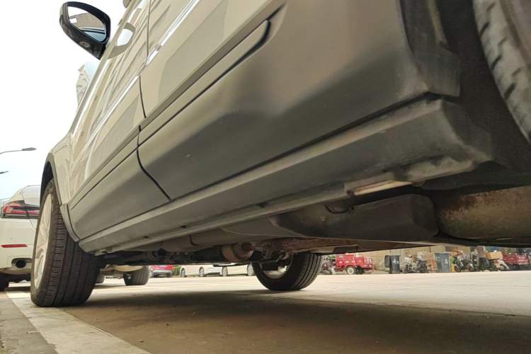 Used Land Rover Range Evoque 2017 2.0T SE Smart Glow Edition Left Side Sill