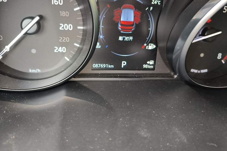 Used Land Rover Range Evoque 2017 2.0T SE Smart Glow Edition Odometer Close Up