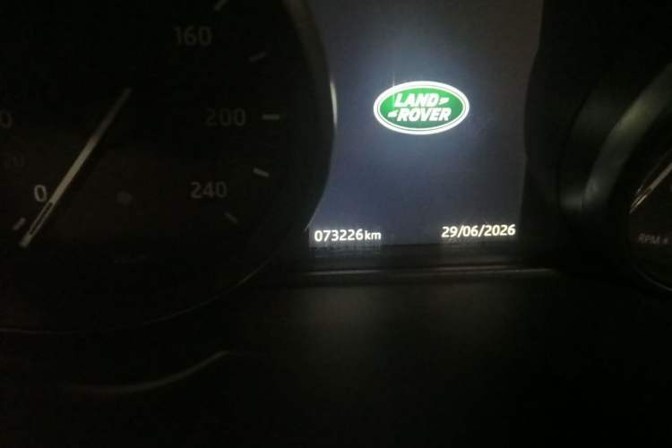 Used Land Rover Range Evoque 2017 2.0T British-Style Prestige Edition Odometer Close Up