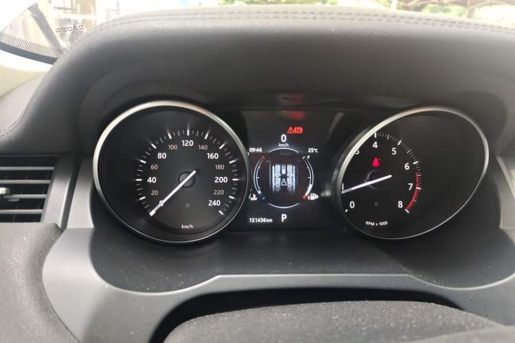 Used Land Rover Range Evoque 2017 2.0T PURE Style Edition Odometer Close Up